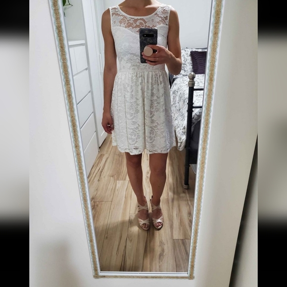 White Lace Suzy Shier Dress, Size Small - Picture 1 of 1
